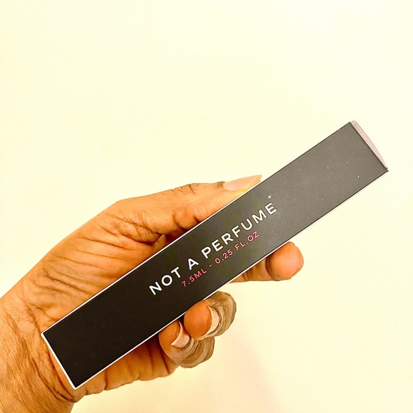 Juliette Has a Gun - NO LONGER AVAILABLE FOR SALE - Picture 4 of 4